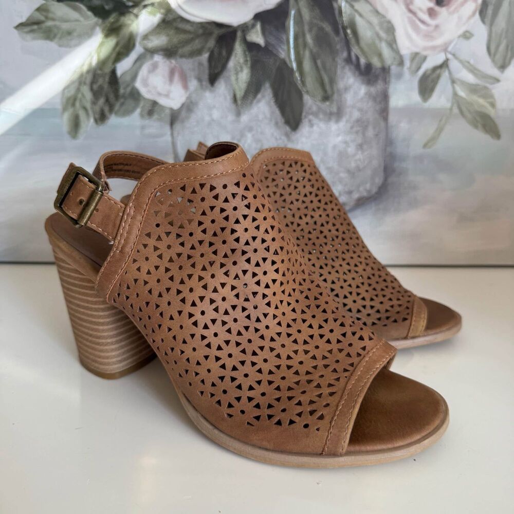 Universal Thread Women’s Brown Heels Size 9 - Picture 8 of 8